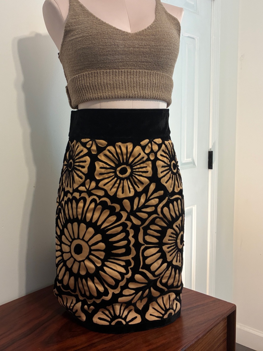 Black and Gold M/L Floral Velvet Mini Skirt